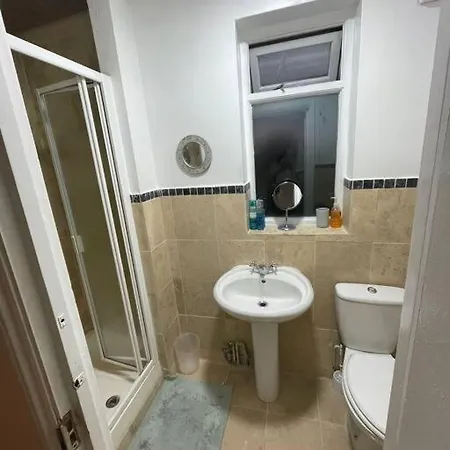 3 Double Bedroomed Flat, Acton. London, Uk Buitenkant foto