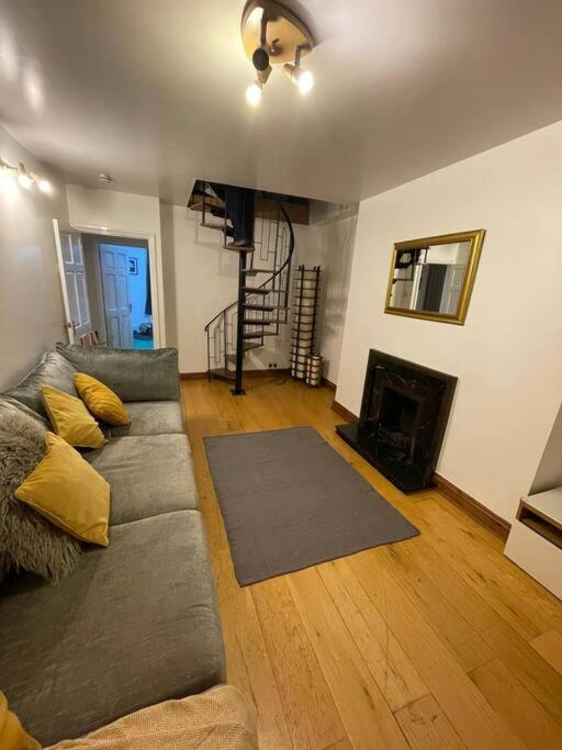 Appartement 3 Double Bedroomed Flat, Acton. London, Uk *